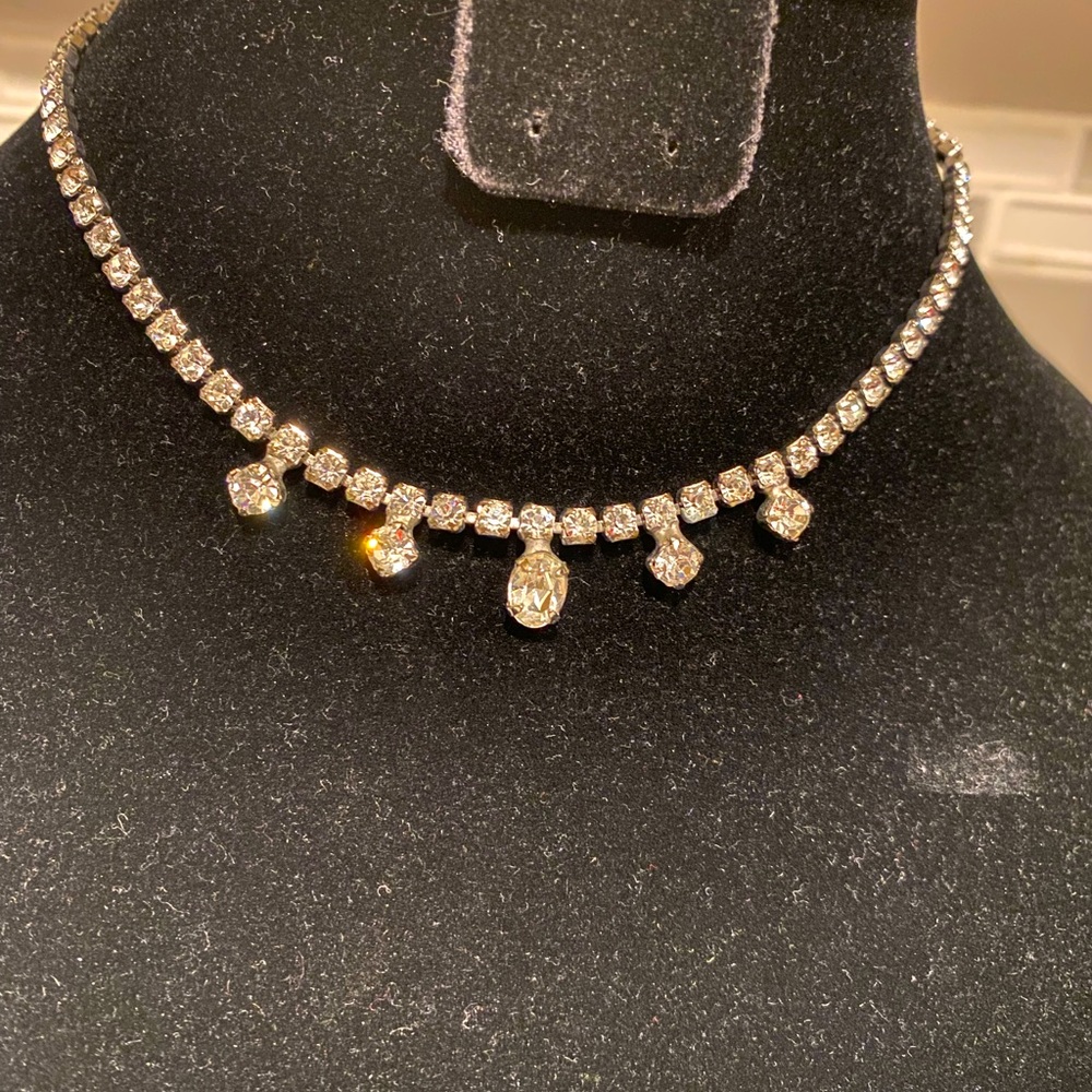 Vintage rhinestone necklace 14 inches long excellent condition very sparkly.